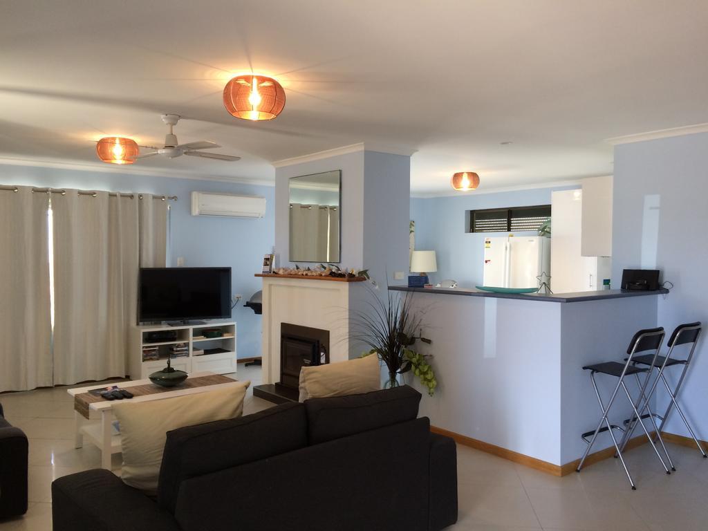 Salty Air Apartments Kingscote Kangaroo Island Exterior photo